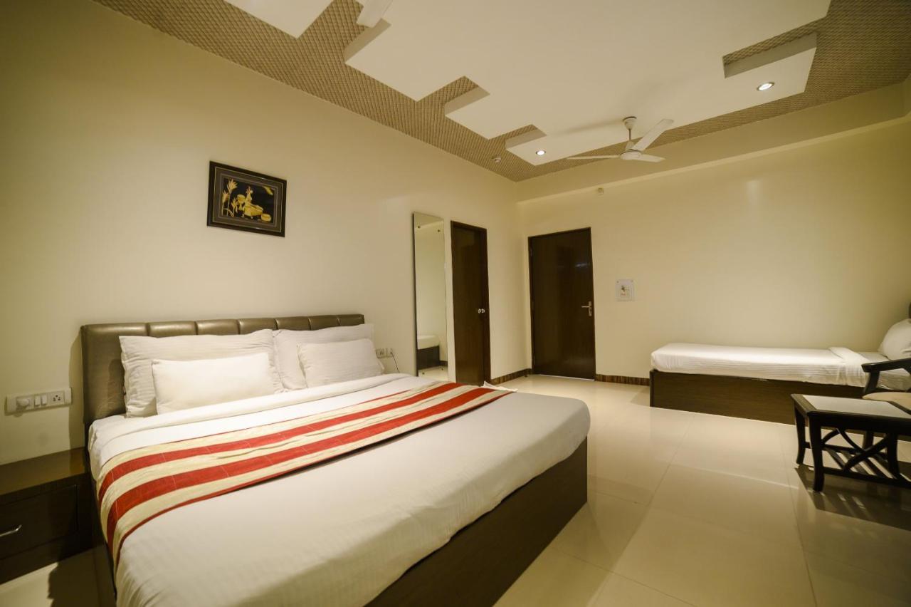 Hotel Karan Vilas Агра Екстериор снимка