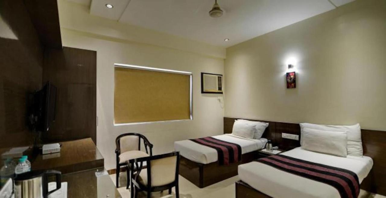 Hotel Karan Vilas Агра Екстериор снимка
