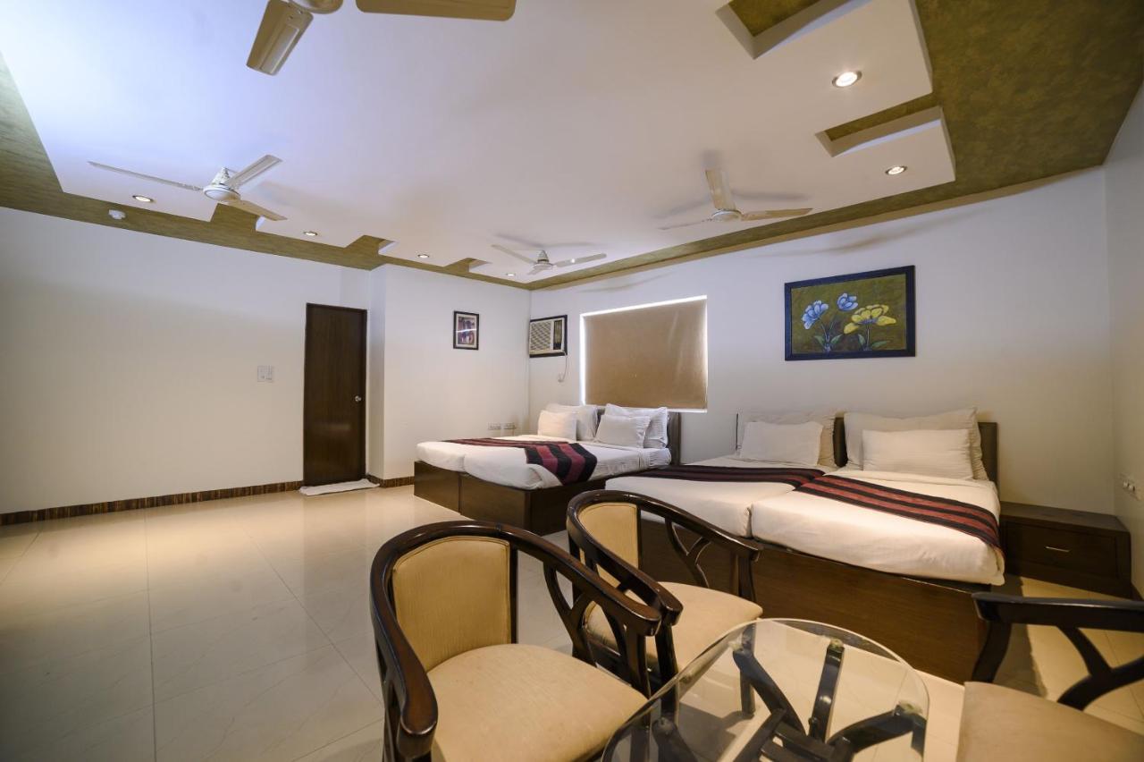 Hotel Karan Vilas Агра Екстериор снимка