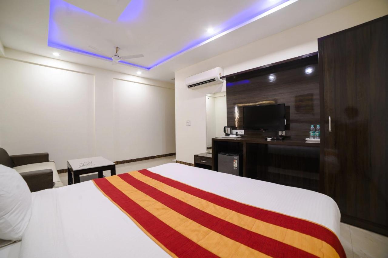 Hotel Karan Vilas Агра Екстериор снимка