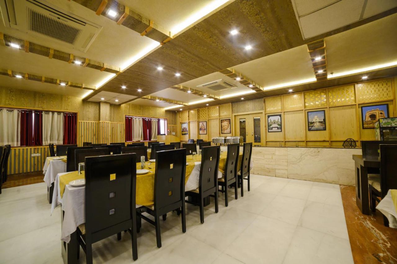 Hotel Karan Vilas Агра Екстериор снимка