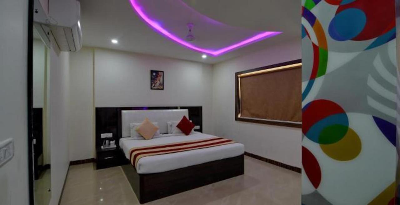 Hotel Karan Vilas Агра Екстериор снимка