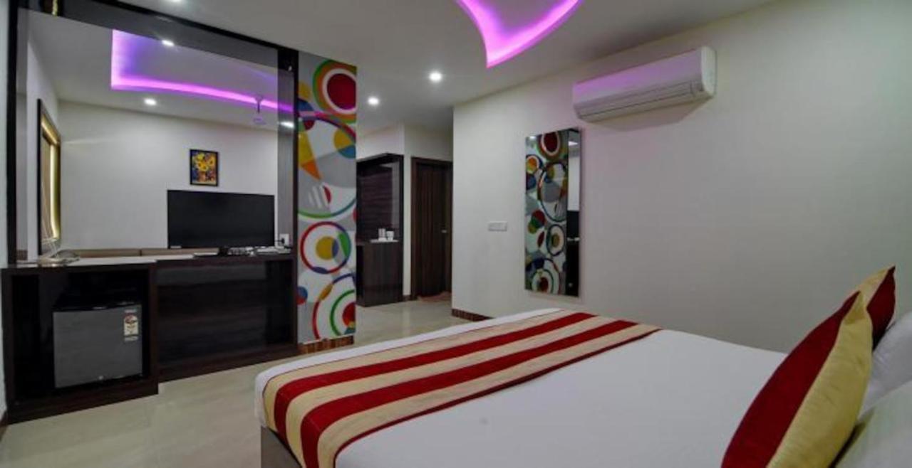 Hotel Karan Vilas Агра Екстериор снимка