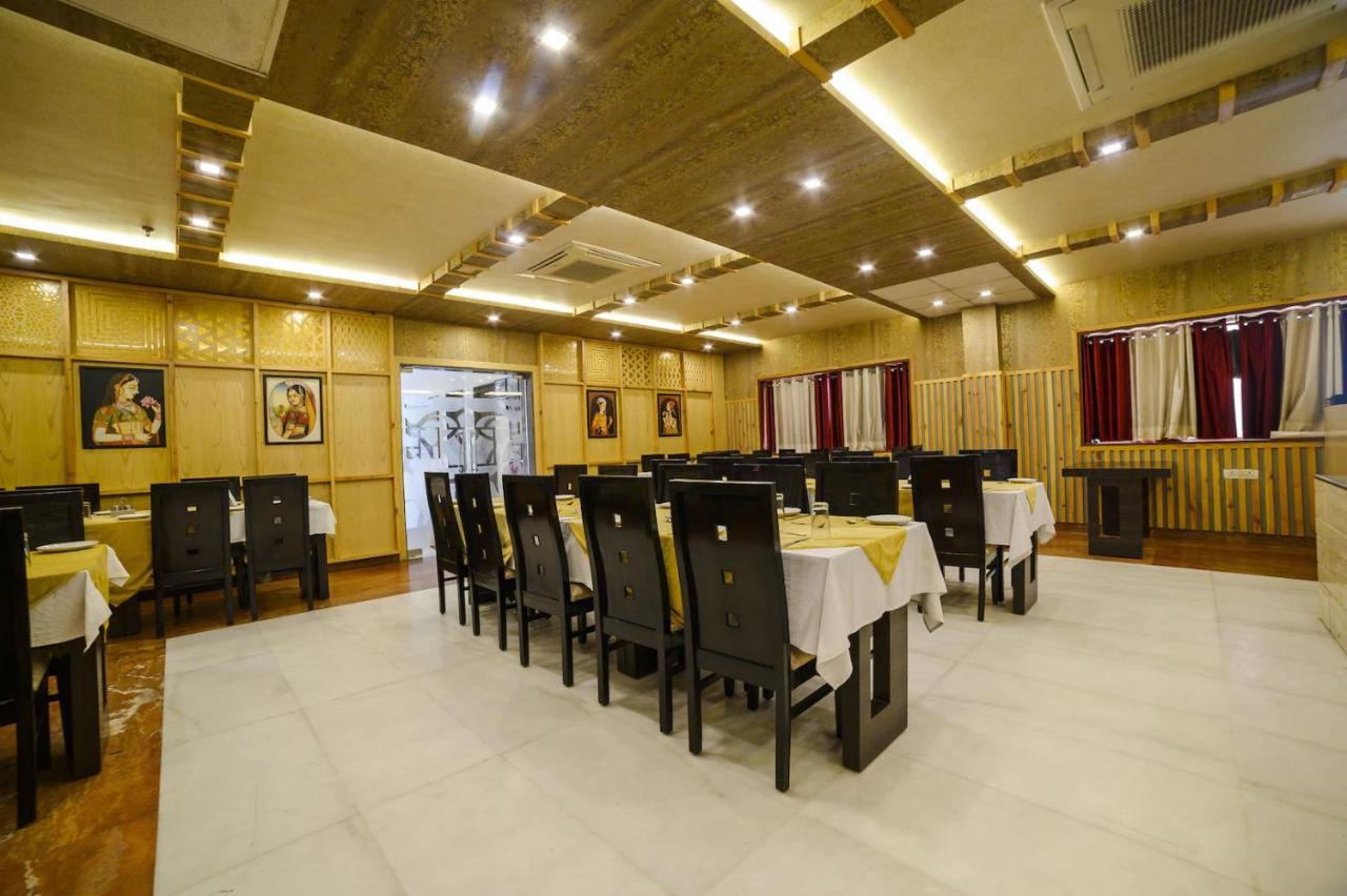 Hotel Karan Vilas Агра Екстериор снимка