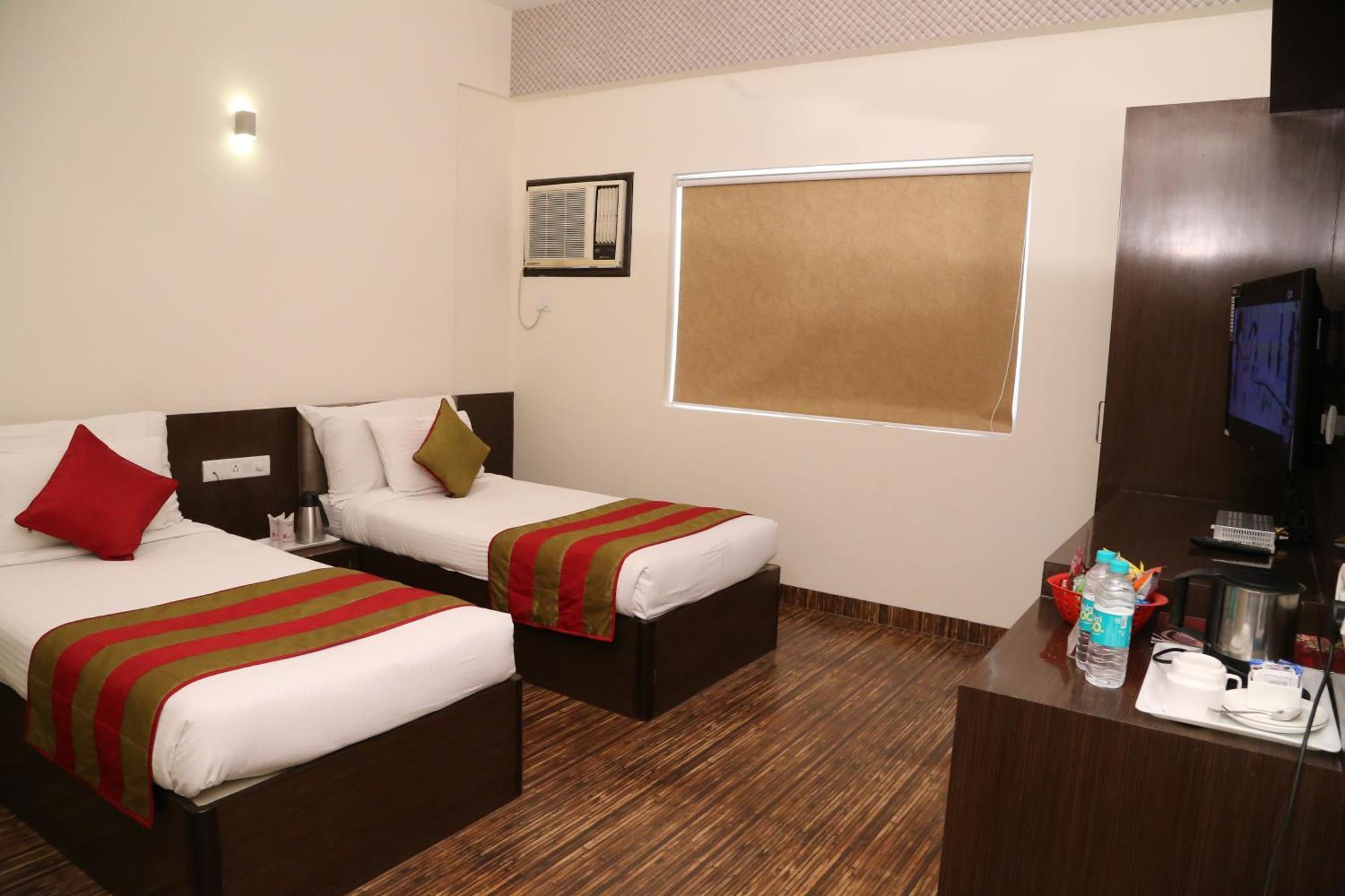 Hotel Karan Vilas Агра Екстериор снимка