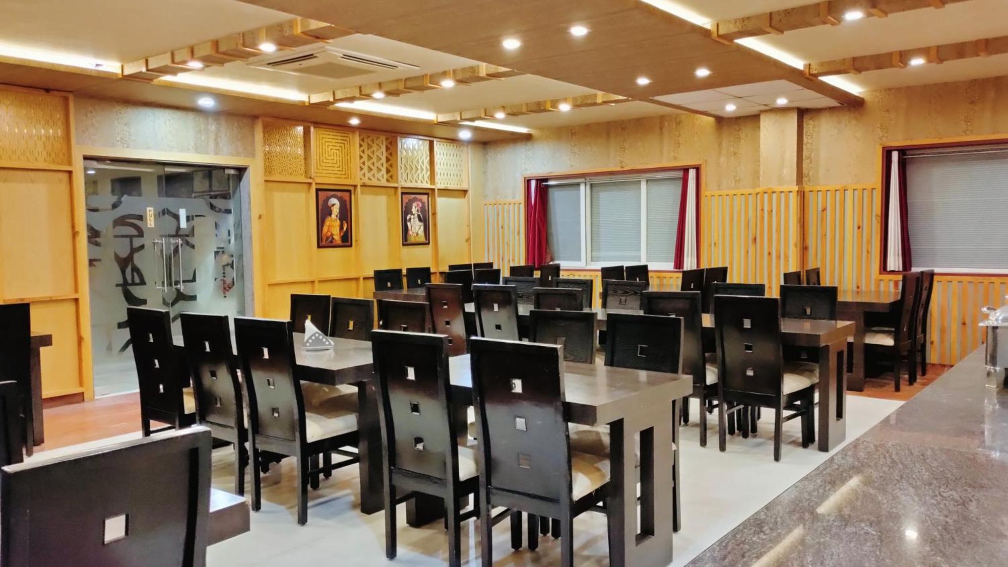 Hotel Karan Vilas Агра Екстериор снимка