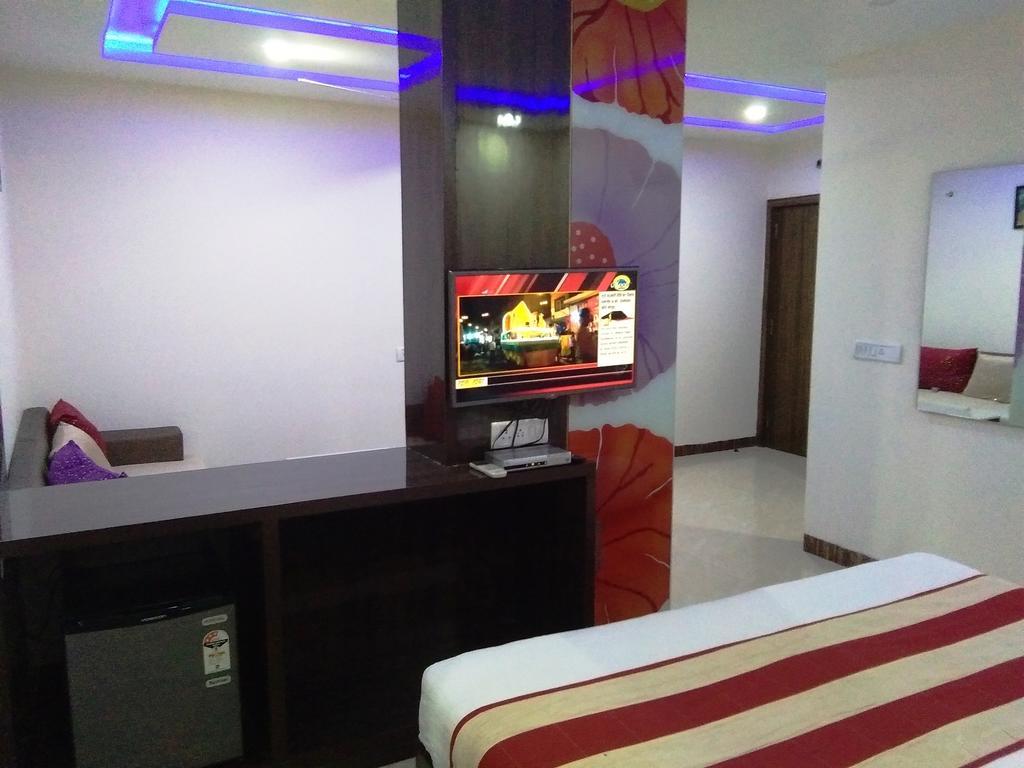 Hotel Karan Vilas Агра Екстериор снимка